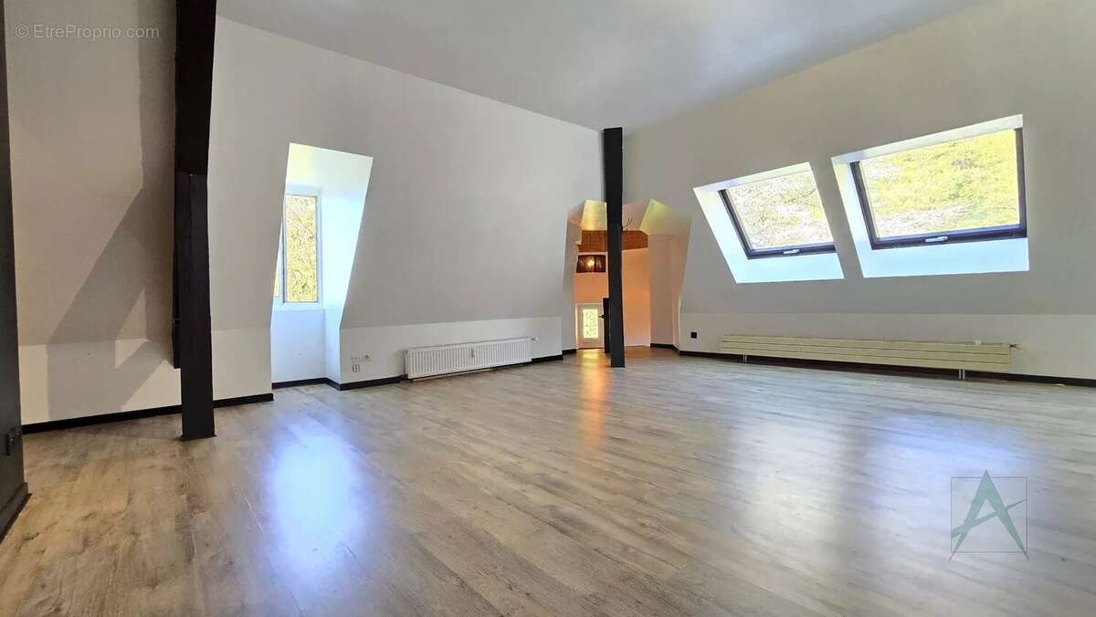 Appartement à CHALLES-LES-EAUX