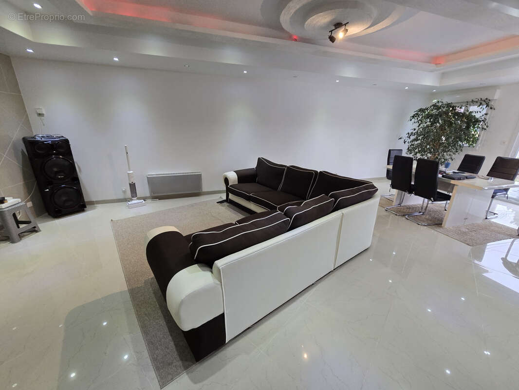 Maison à FEUQUIERES-EN-VIMEU