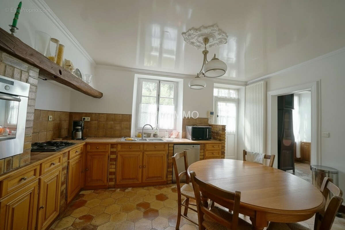 Maison à LA QUEUE-LES-YVELINES