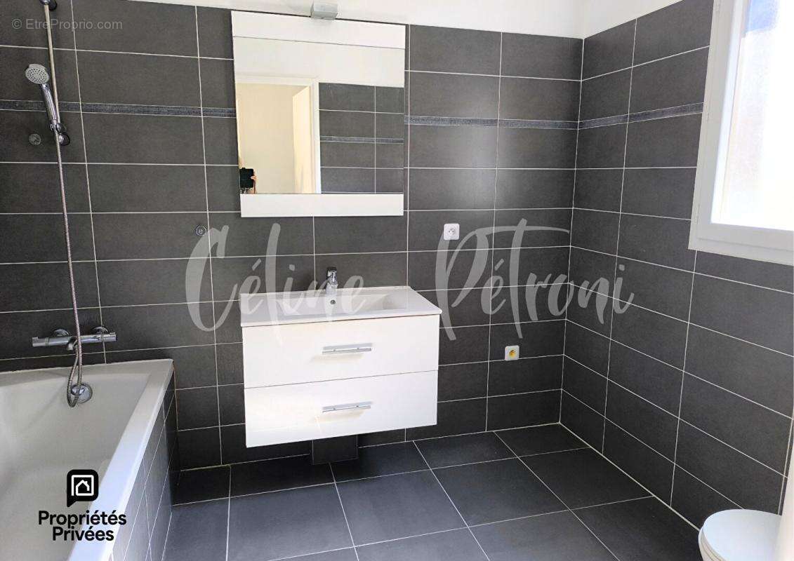Saint-Raphael - Quartier des Iscles - Superbe T2 de 53 m² avec terrasse - photo 6