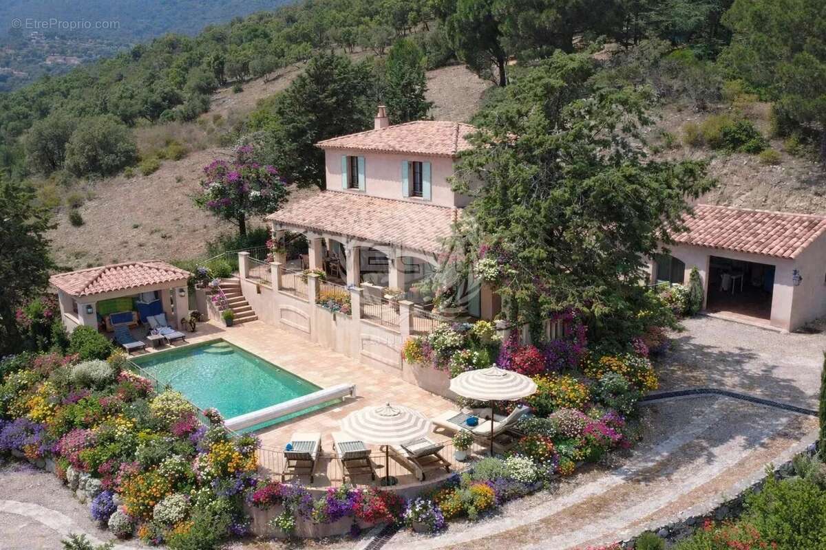 Maison à PLAN-DE-LA-TOUR