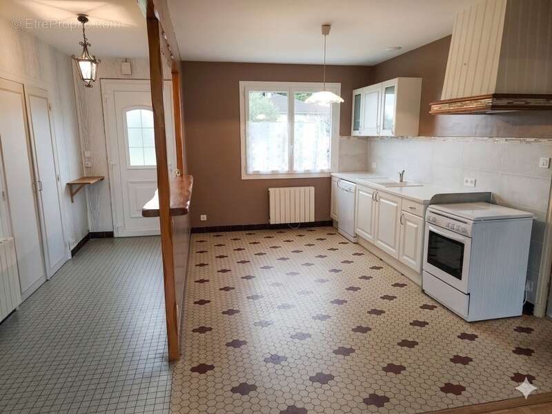 Maison à SAINT-GERMAIN-DE-LUSIGNAN