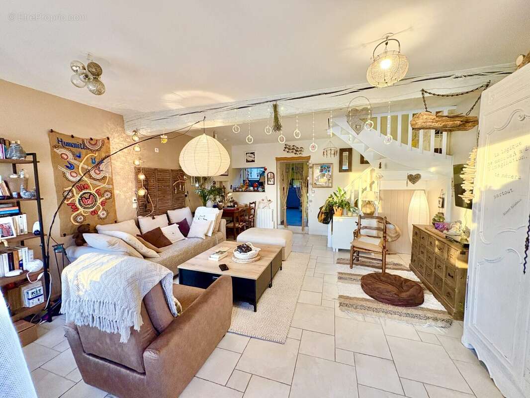 Maison à SAINT-DENIS-DE-L&#039;HOTEL