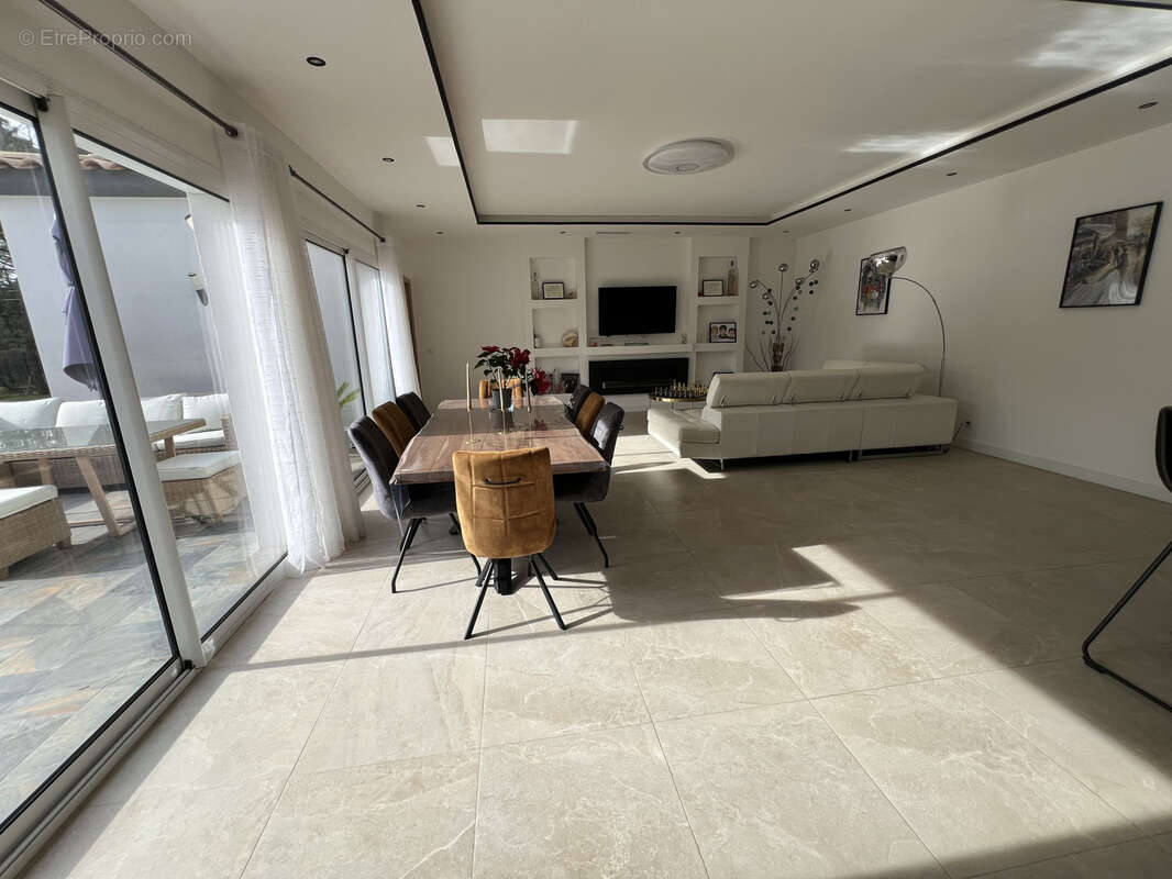 Maison à SILLANS-LA-CASCADE