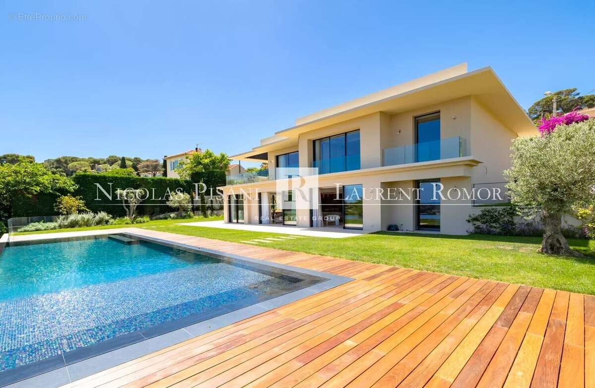 A vendre villa - vue mer - 5 chambres - piscine - rénové - stationnements - photo 5