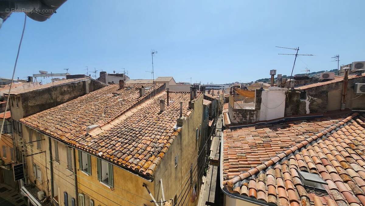 LA CIOTAT - APPARTEMENT T3 - rénové - port-vieux - centre - - Appartement à LA CIOTAT