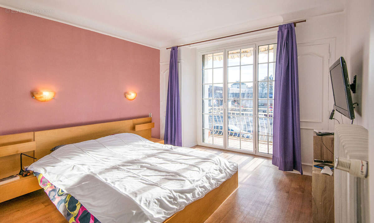 Maison à ONET-LE-CHATEAU