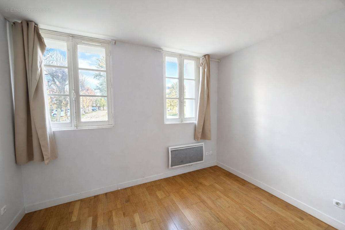 Appartement à MORIGNY-CHAMPIGNY