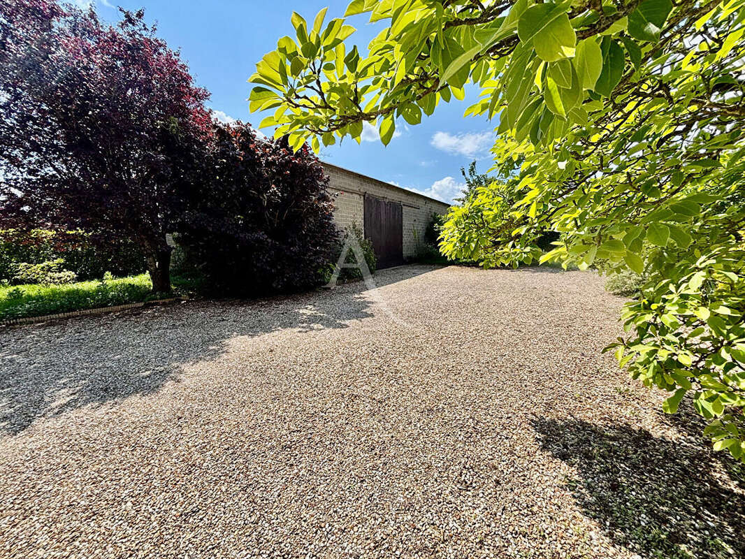 Maison à SAINT-DENIS-DE-L'HOTEL