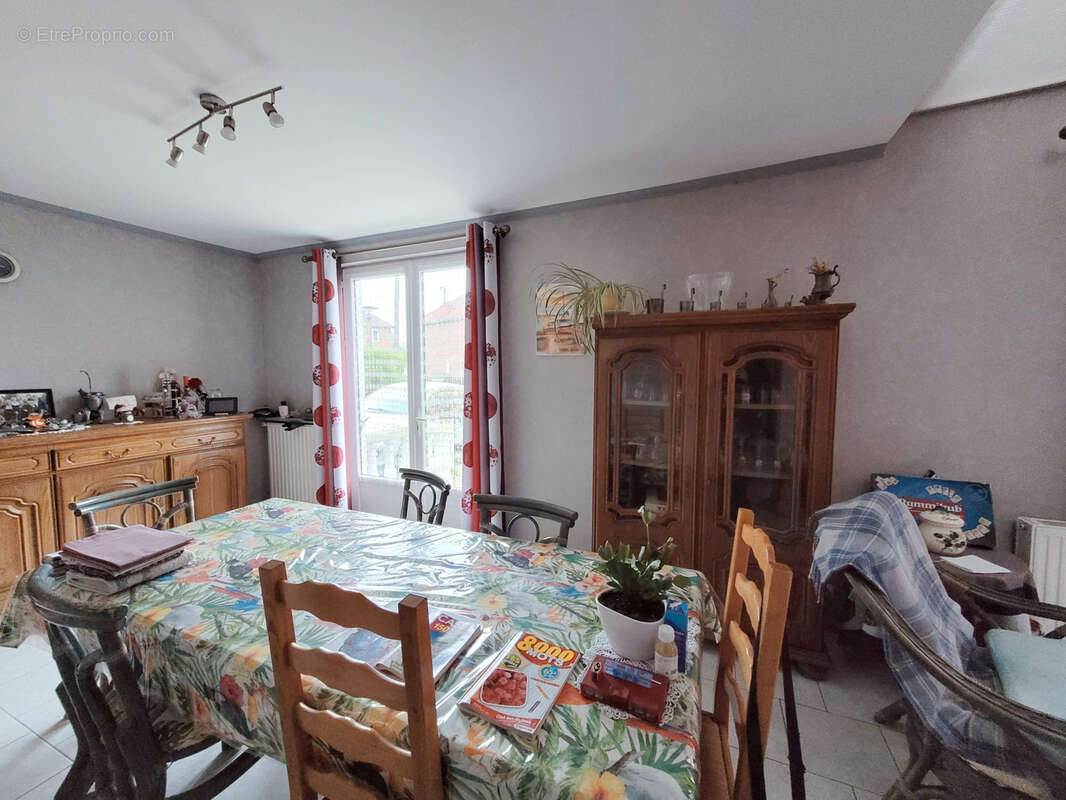 Maison à AVESNELLES