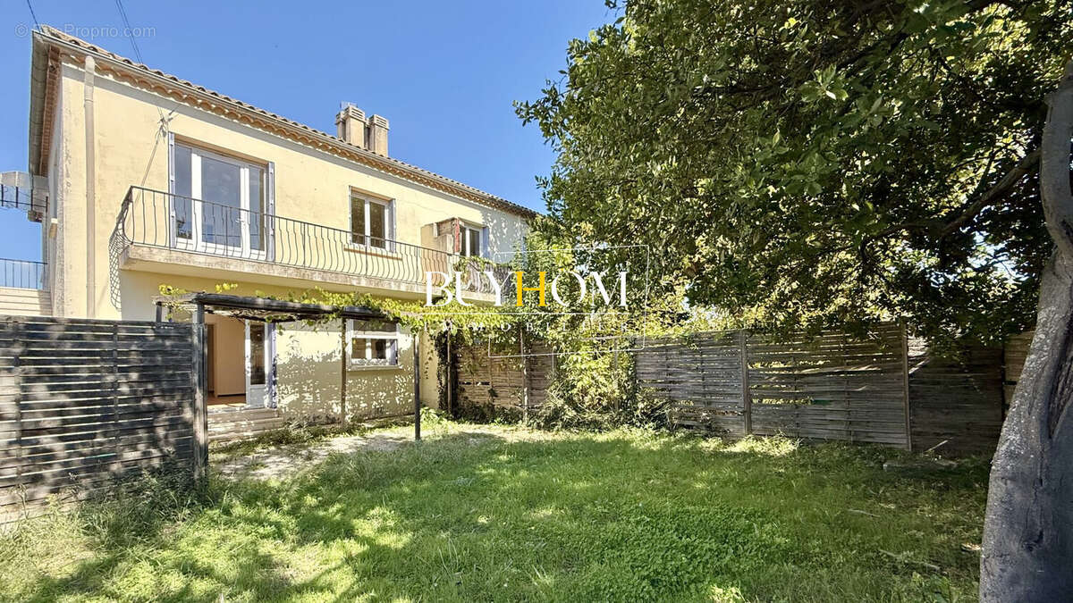 Appartement à L'ISLE-SUR-LA-SORGUE