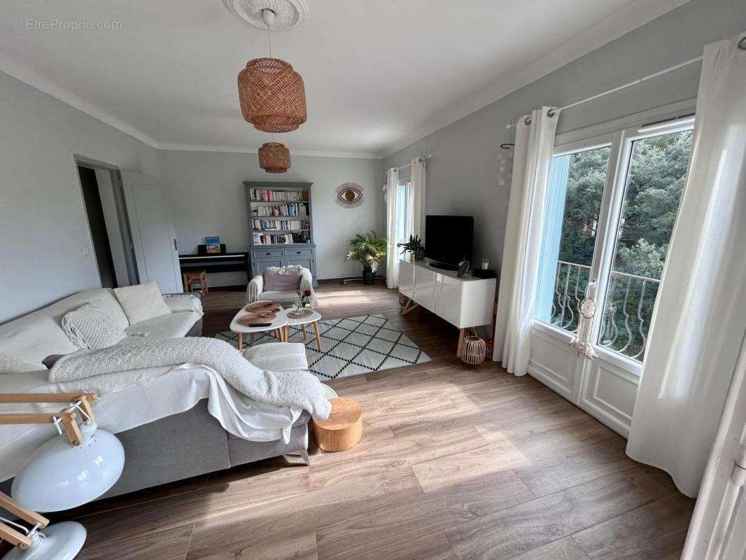 Appartement à ROQUEBRUNE-SUR-ARGENS