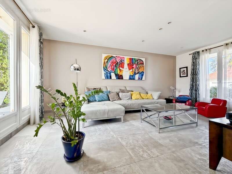 Maison à BUSSY-SAINT-GEORGES