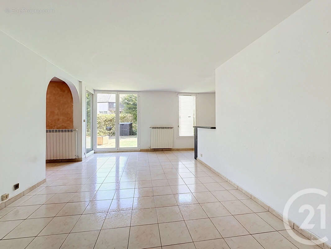 Appartement 96 m² à Nandy  - photo 2