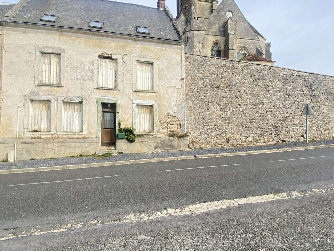 Maison 150 m² à Saint-Remy-Blanzy  - photo 2