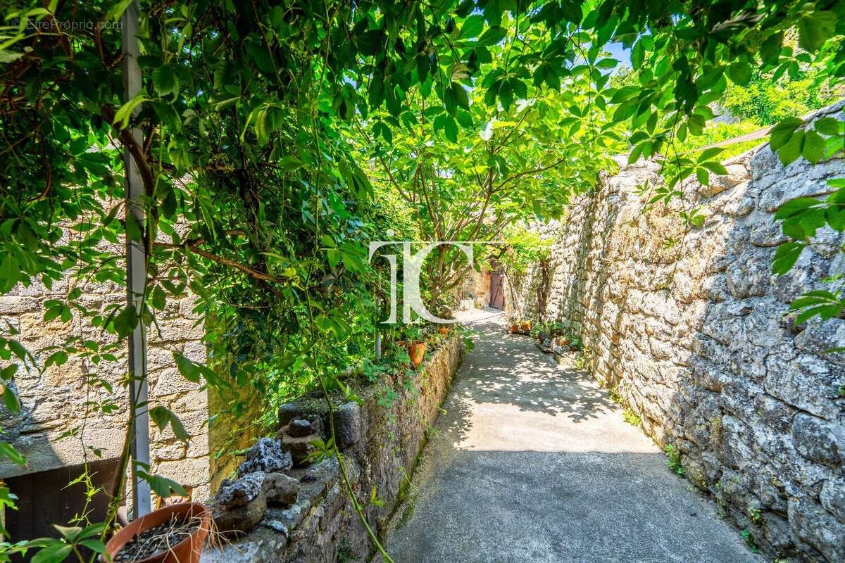 Maison à SAINT-PAUL-LE-JEUNE