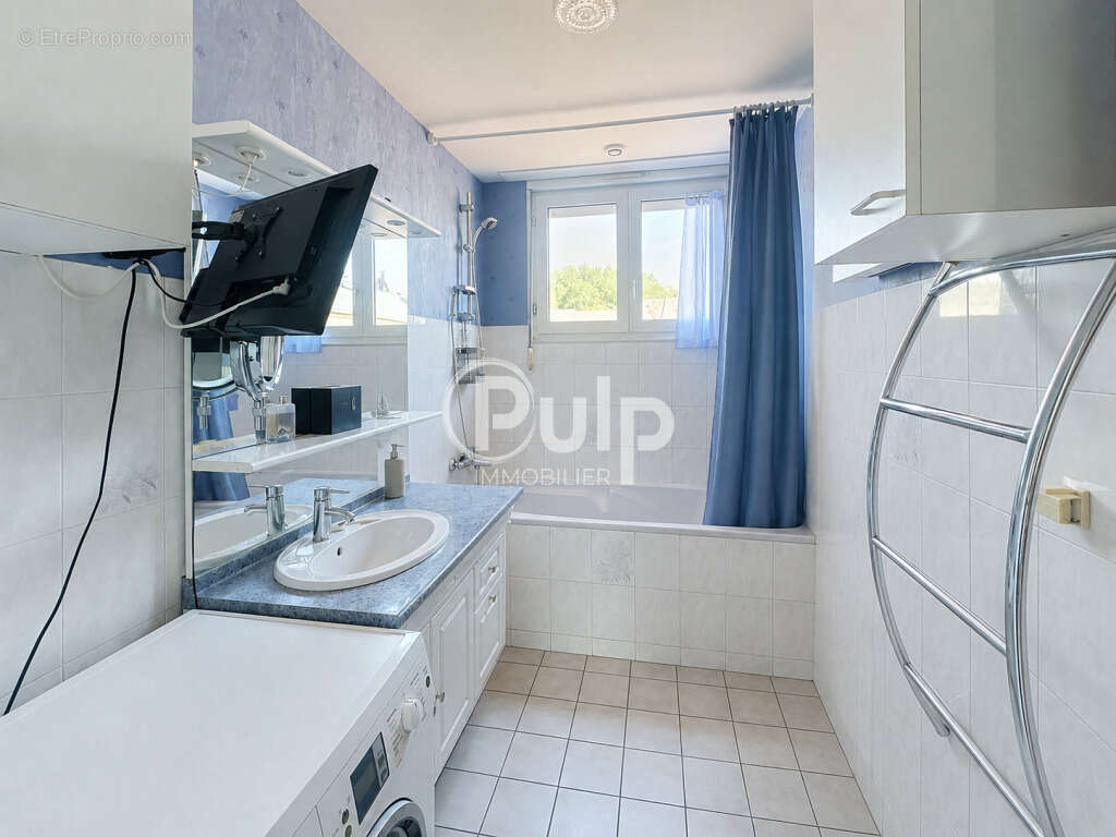 local commercial, appartement et hangar - Centre-ville de Frévent - photo 10