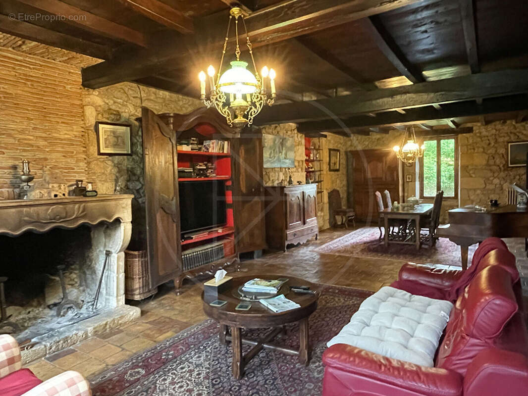 Maison à BONNEVILLE-ET-SAINT-AVIT-DE-FUMADIERES