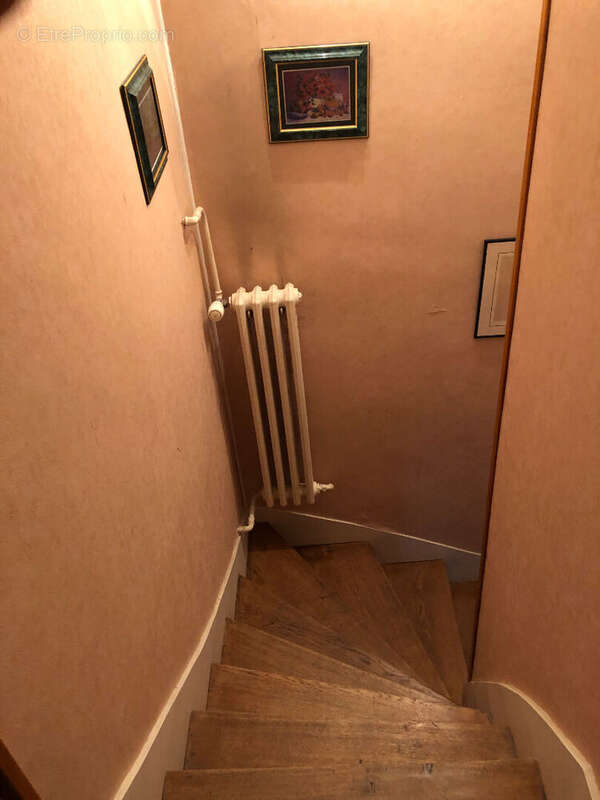 Toussus le Noble Maison à renover avec bon potentiel d'extension. - photo 12