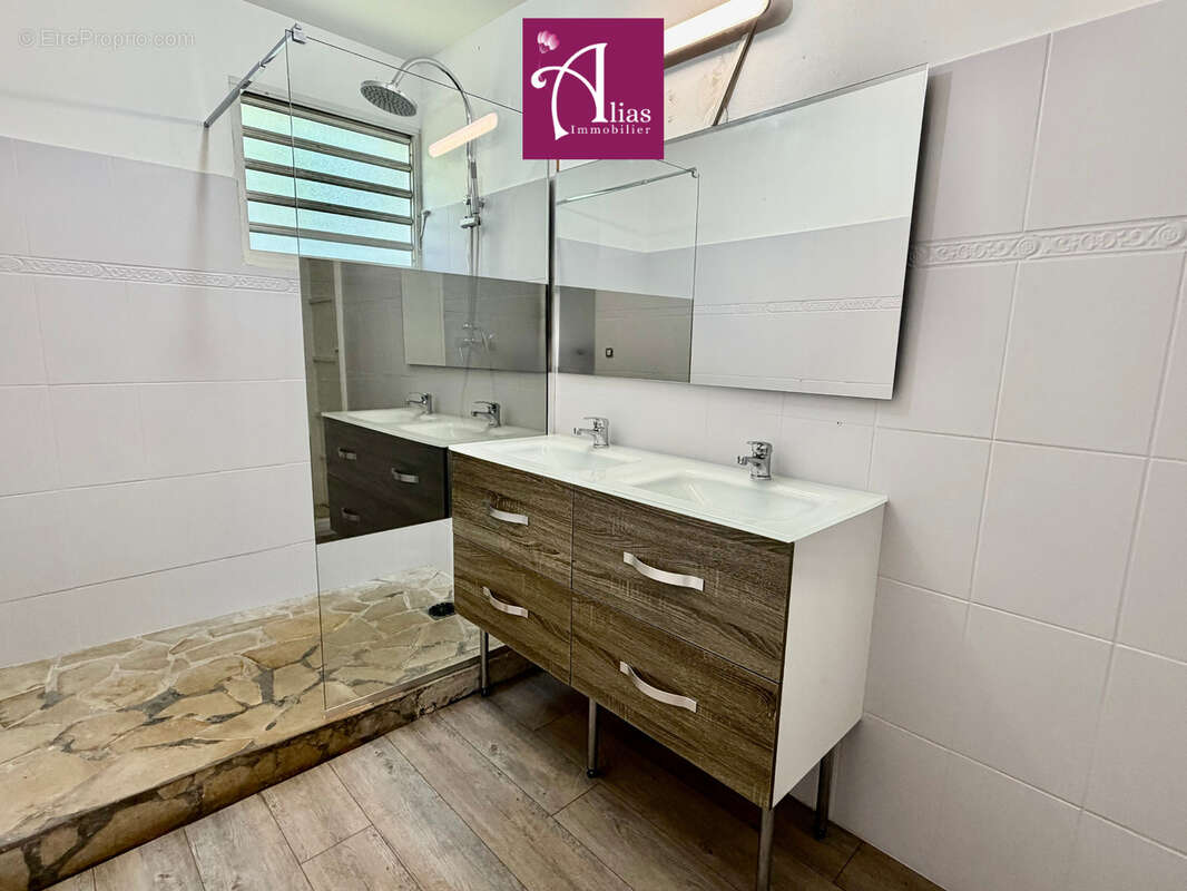 Maison à BAIE-MAHAULT