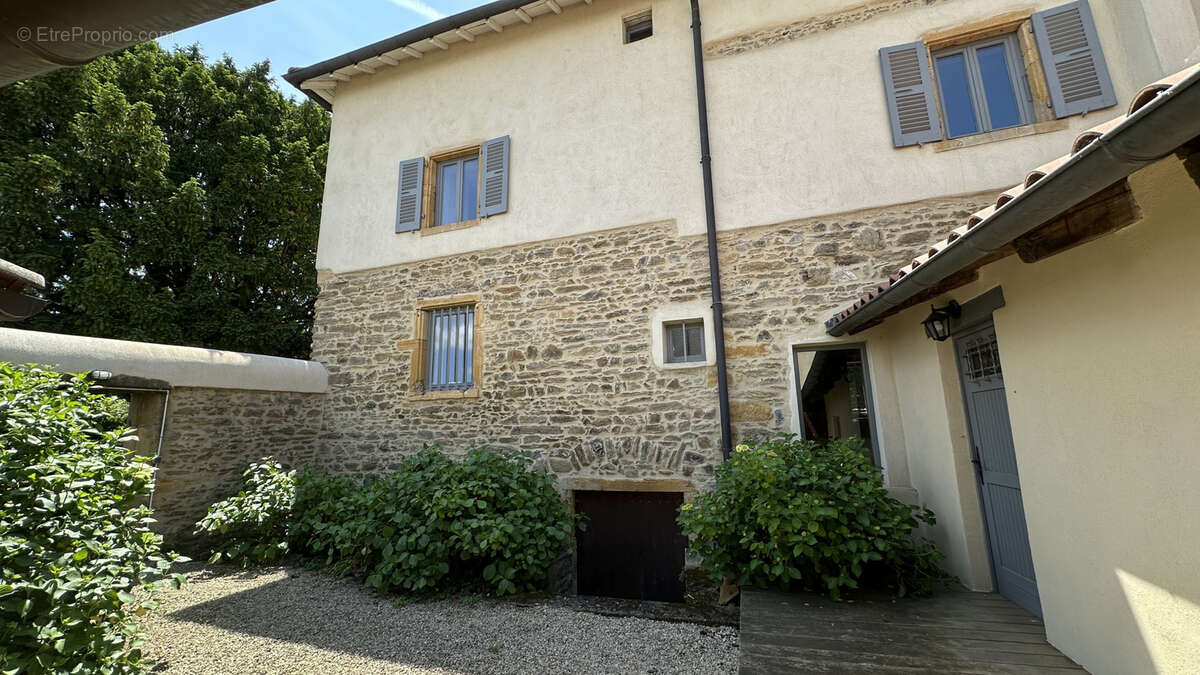 Maison à FLEURIEUX-SUR-L'ARBRESLE