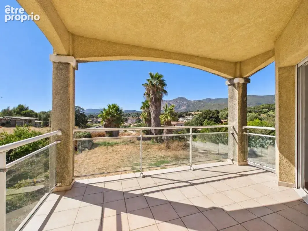 A vendre f2 avec terrasse plaine de peri - photo 1