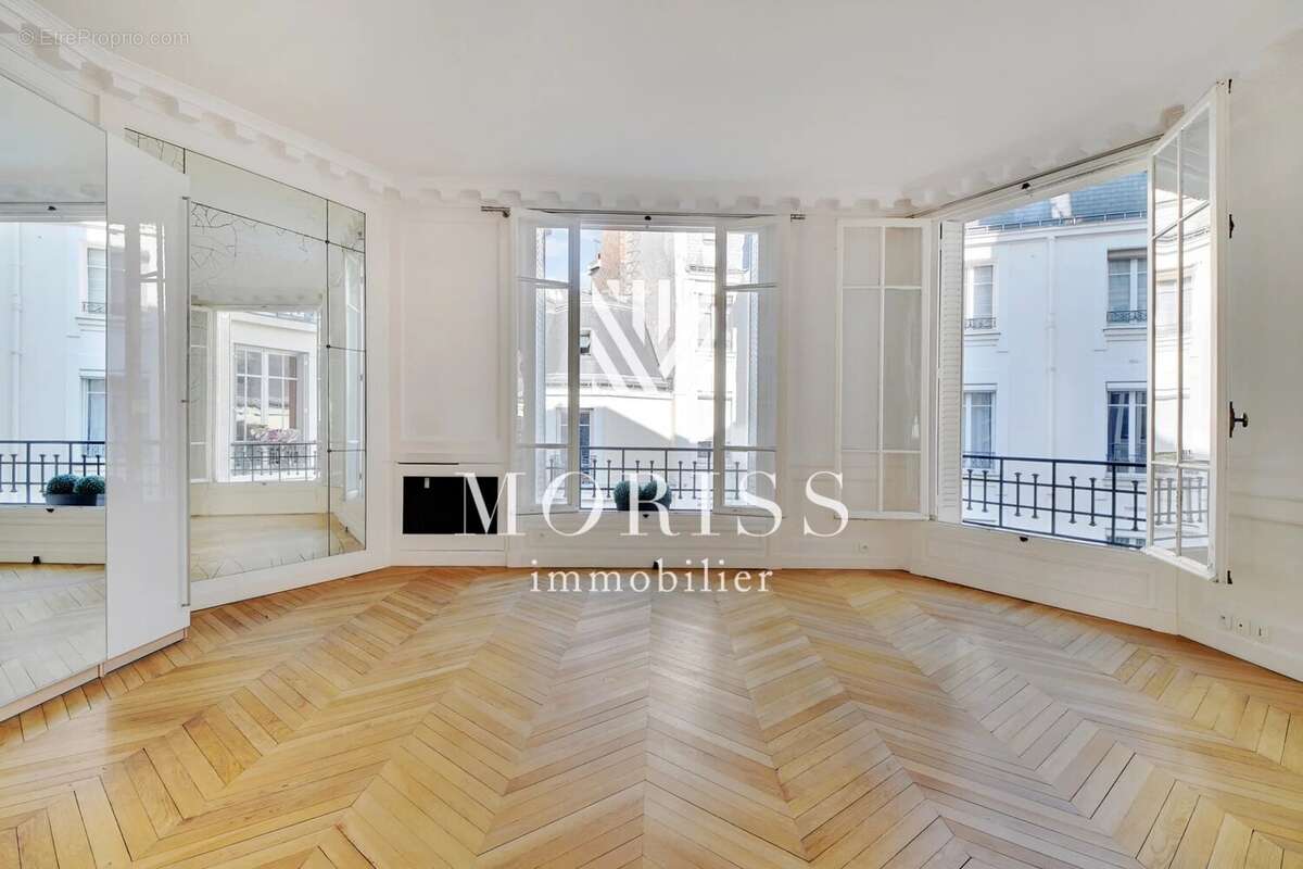 Appartement à PARIS-16E
