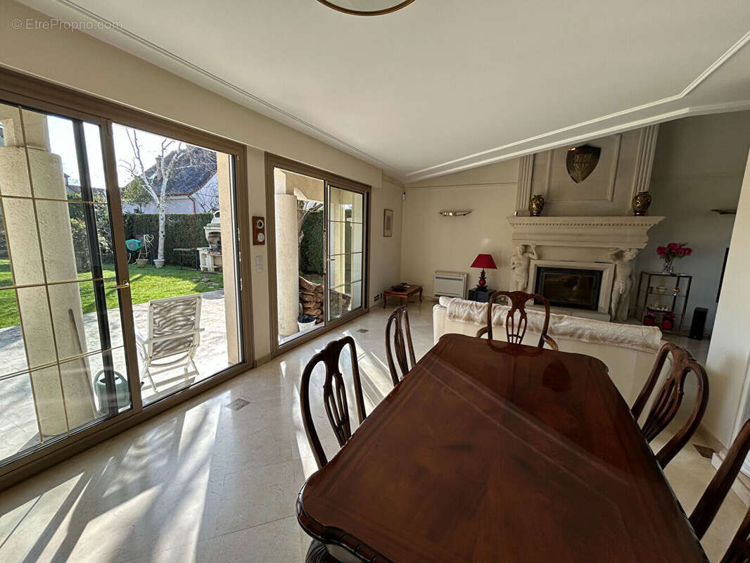 Maison à L'HAY-LES-ROSES