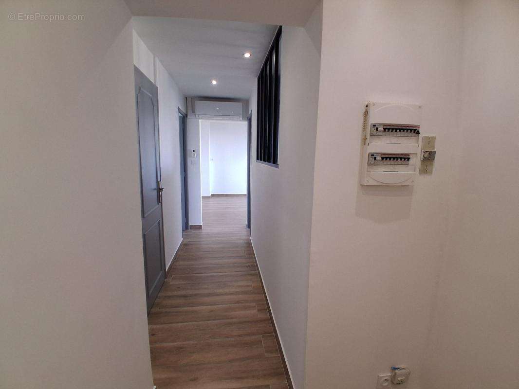 Mourillon faux t3 vue mer cave et parking privatif - photo 5