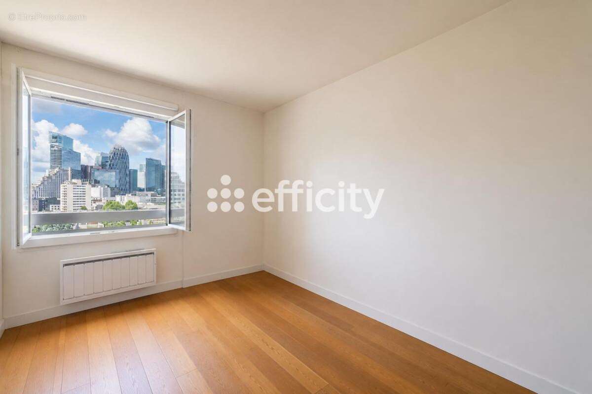 Appartement à COURBEVOIE