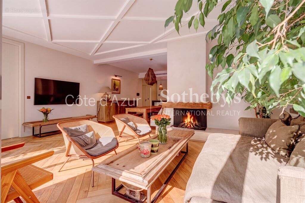 Appartement de prestige à Cannes Palm Beach avec terrasse paysagée, piscine privée et garage - photo 5