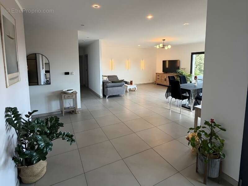 Maison 5 pièces – 120 m² habitables – Vue mer – Piscine - Garage de 136 m2 à FOLELLI, Penta di Casinca (Haute-Corse) - photo 8