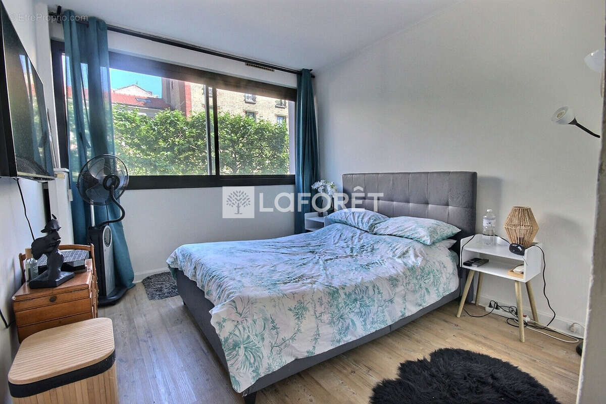 Appartement à COURBEVOIE