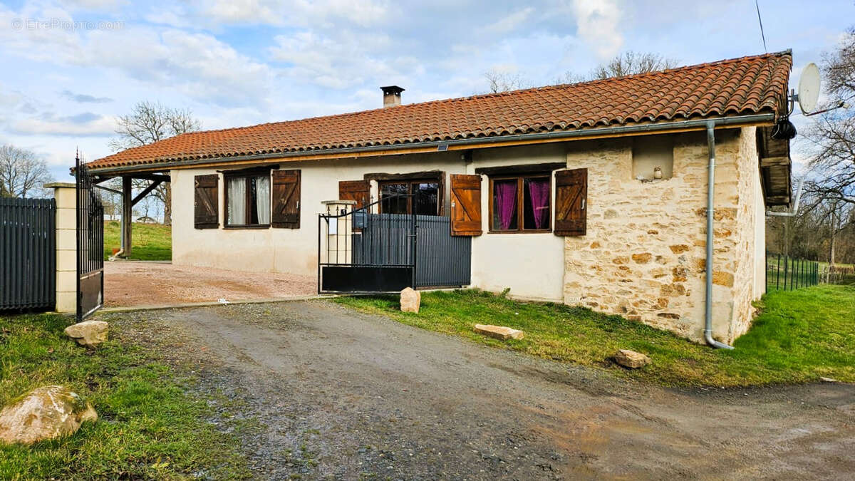 Maison à CHALUS