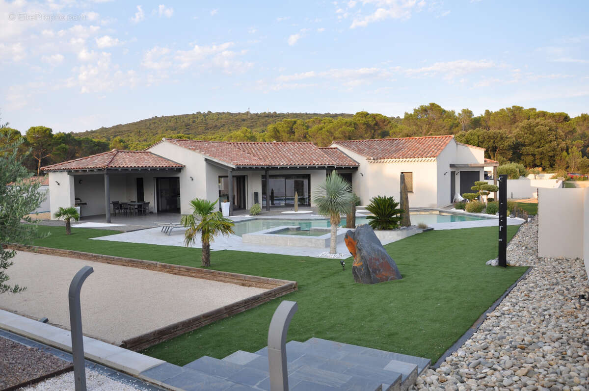 Maison à SAINTE-CECILE-LES-VIGNES