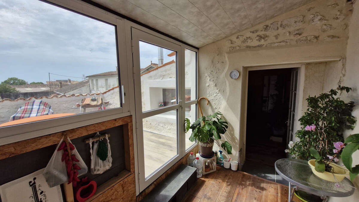 Maison à MORTAGNE-SUR-GIRONDE