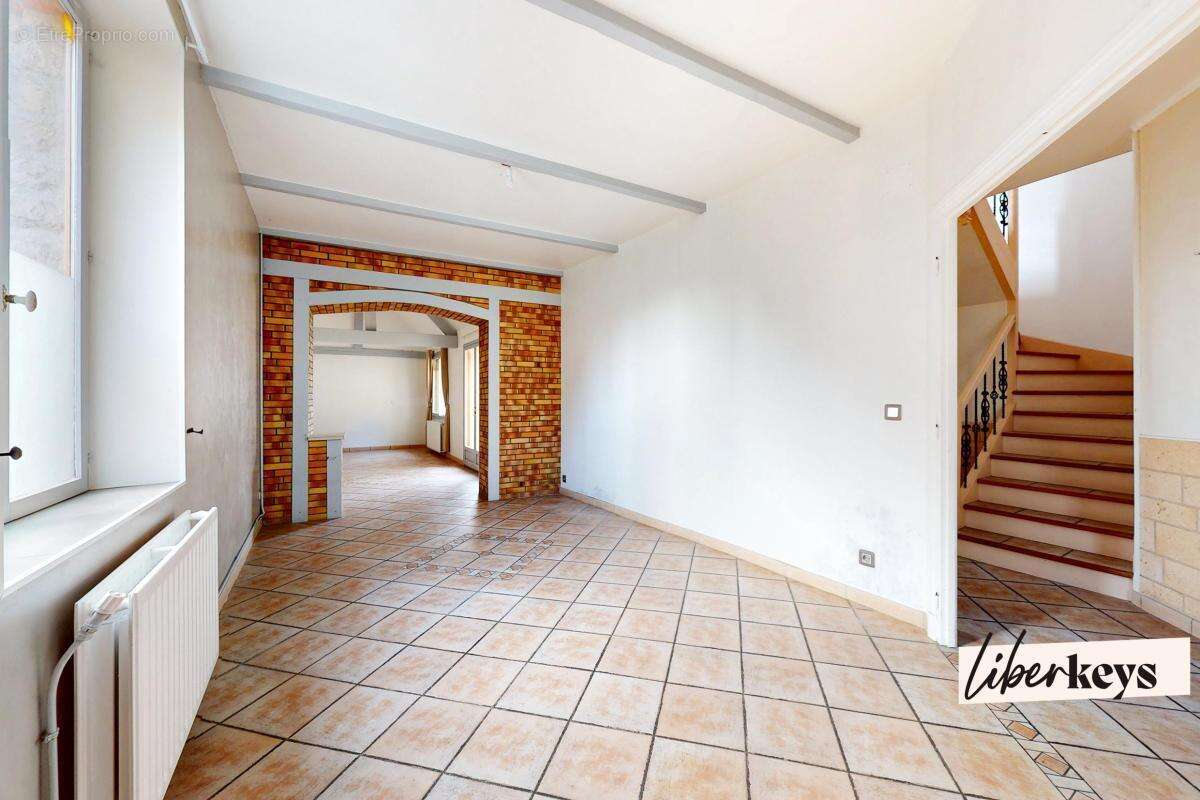 Maison à NEUFCHATEL-SUR-AISNE