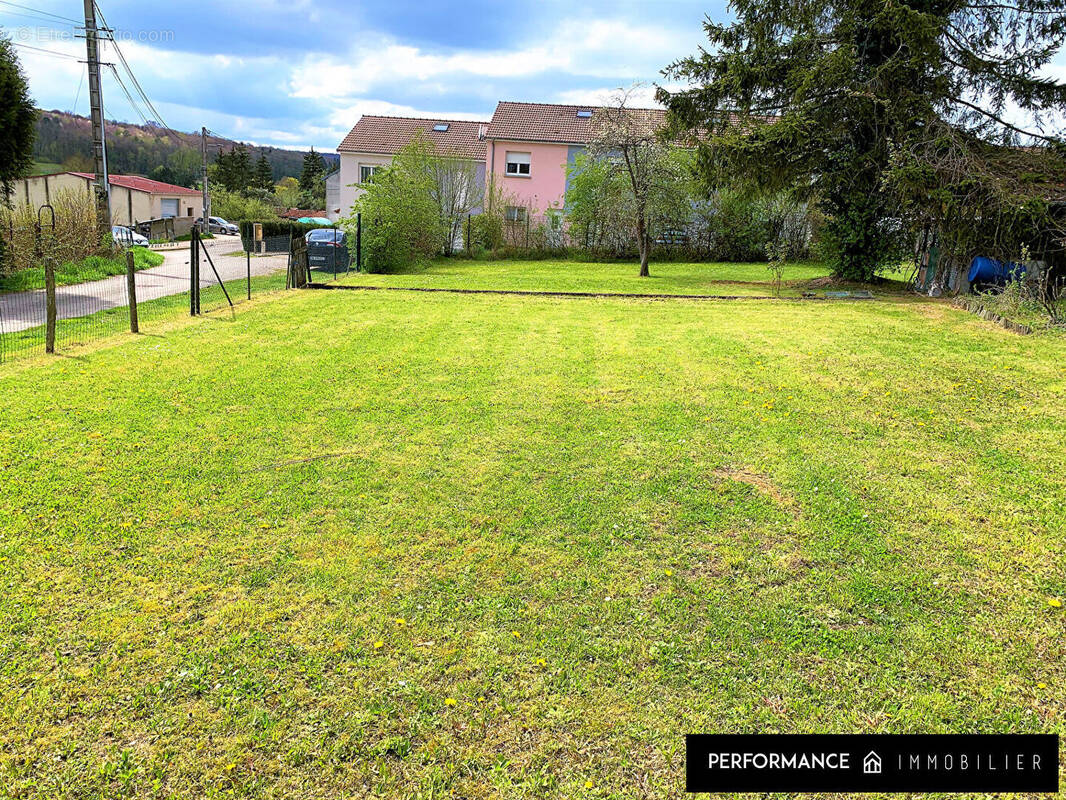 Terrain à VANNES-LE-CHATEL