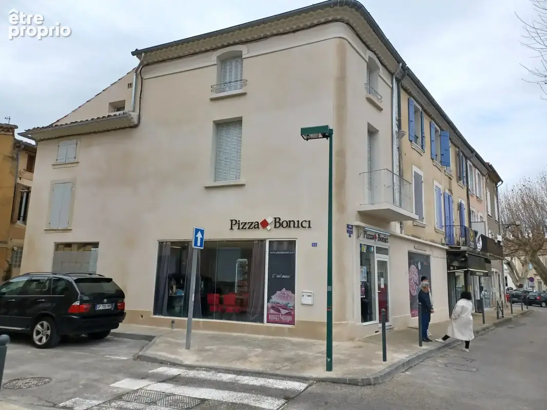 Immeuble rénové   avec commerce et appartements - photo 2