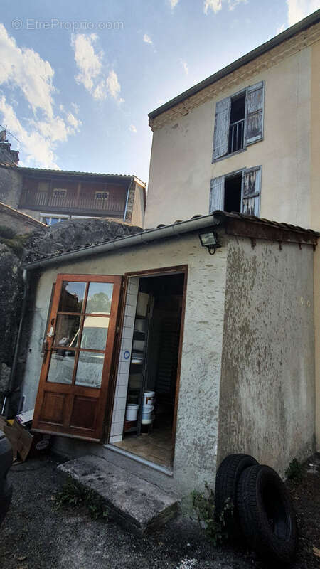 Commerce à OUST