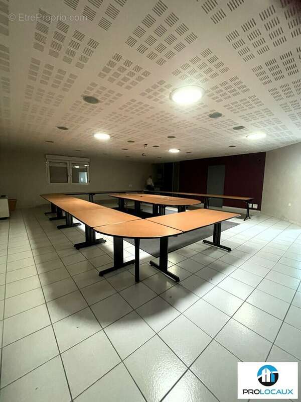 1315 m² à Villefranche-Sur-Saone  - photo 3