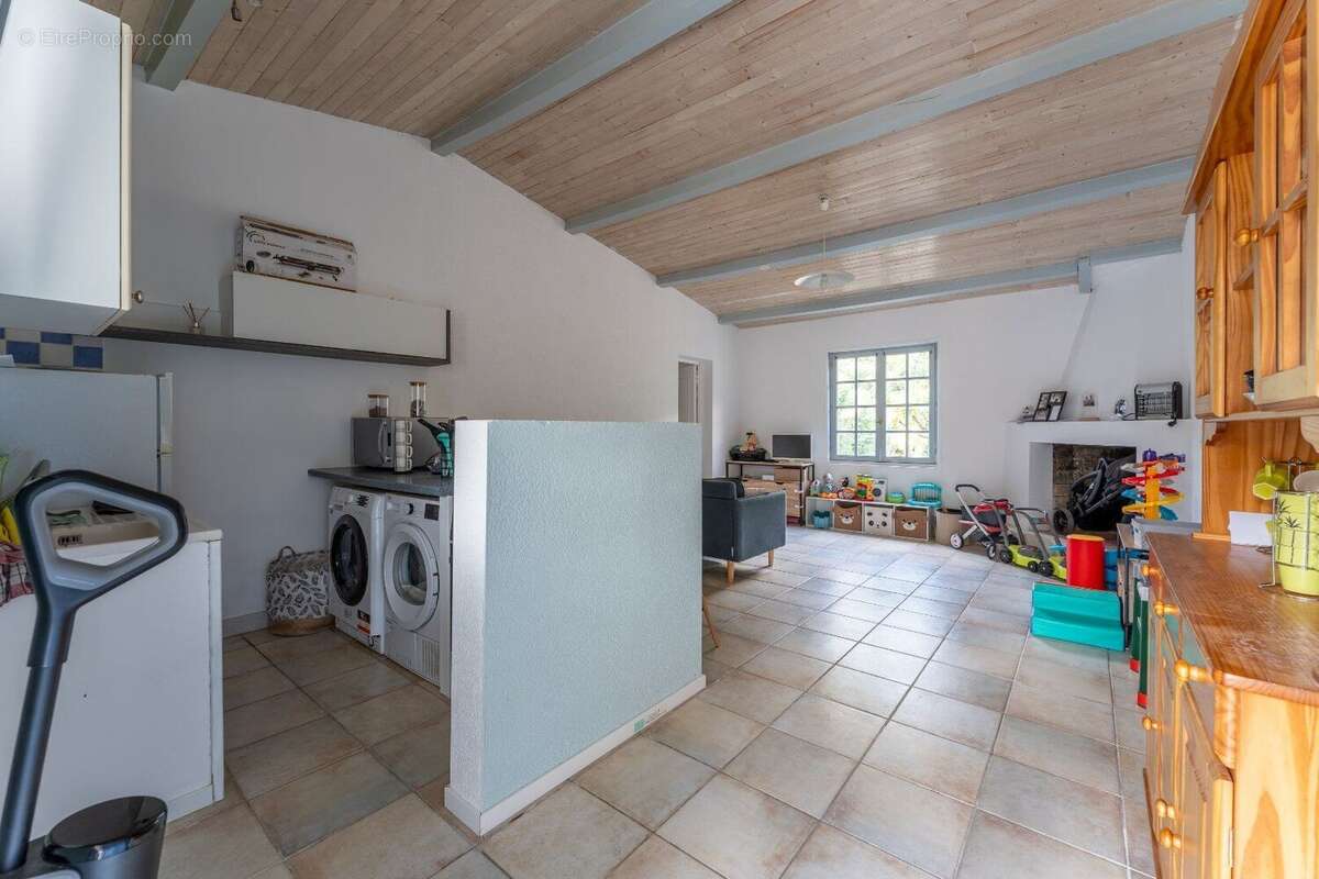 Maison à SAINT-JEAN-D'ANGELY