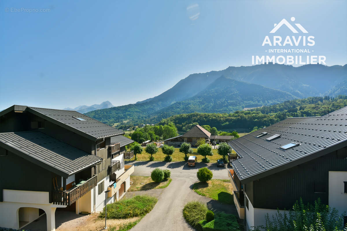 Appartement rénové avec balcon et vue montagnes - photo 4