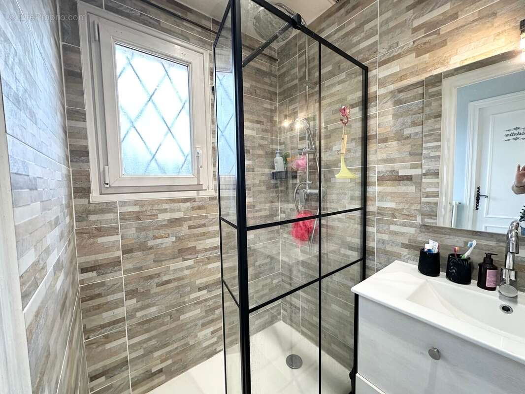 Maison 140 m² à Montrevel-En-Bresse  - photo 7