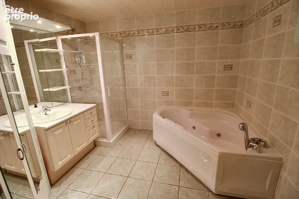 Cabestany - villa 3 faces de type f6/7 au centre sur terrain piscinable. - photo 7