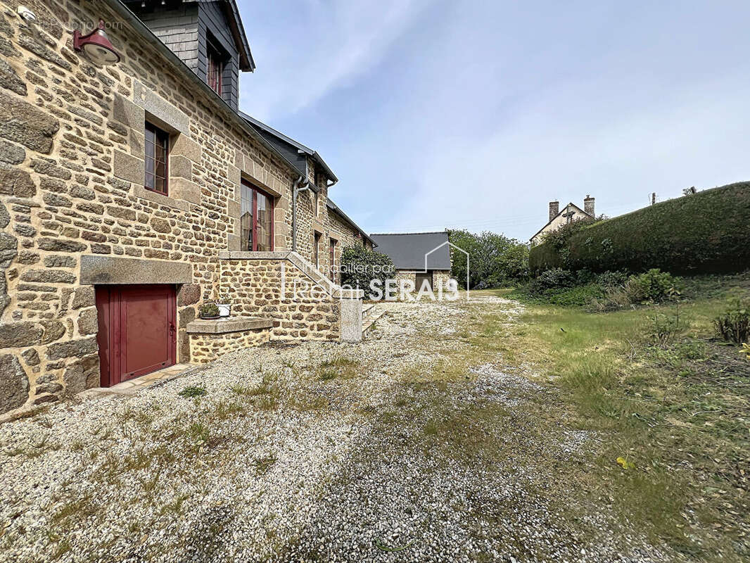 Maison à AMBRIERES-LES-VALLEES
