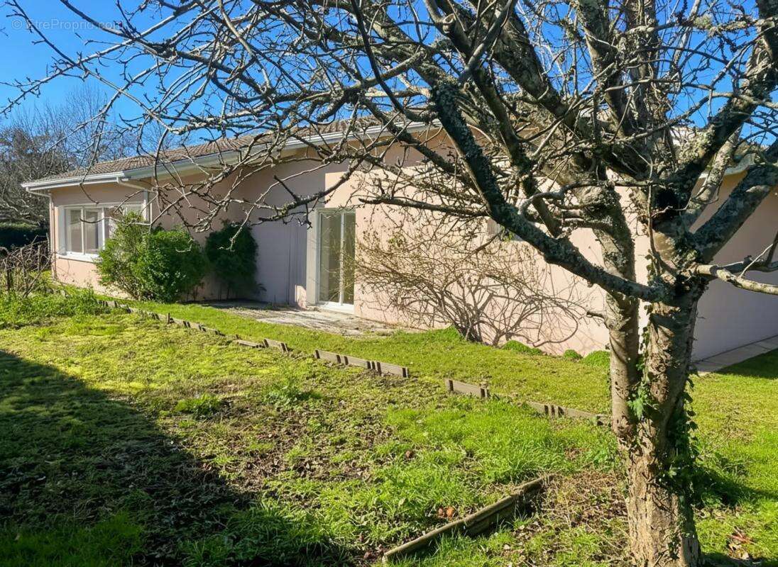Maison à ARENGOSSE