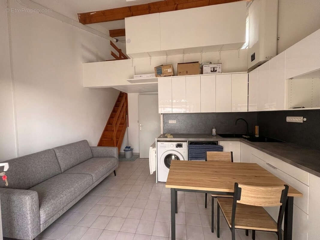Maison à VIC-LA-GARDIOLE