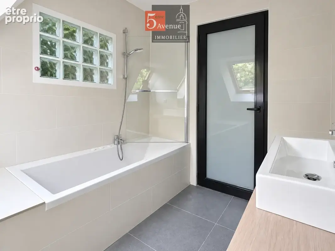 Maison située dans le domaine du lys de 245m2 3000m2 de terrain - photo 15
