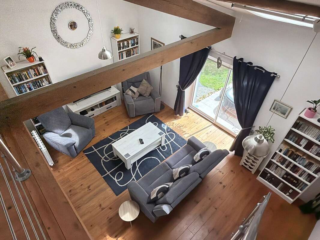Une charmante maison individuelle offrant une vue magnifique - photo 8